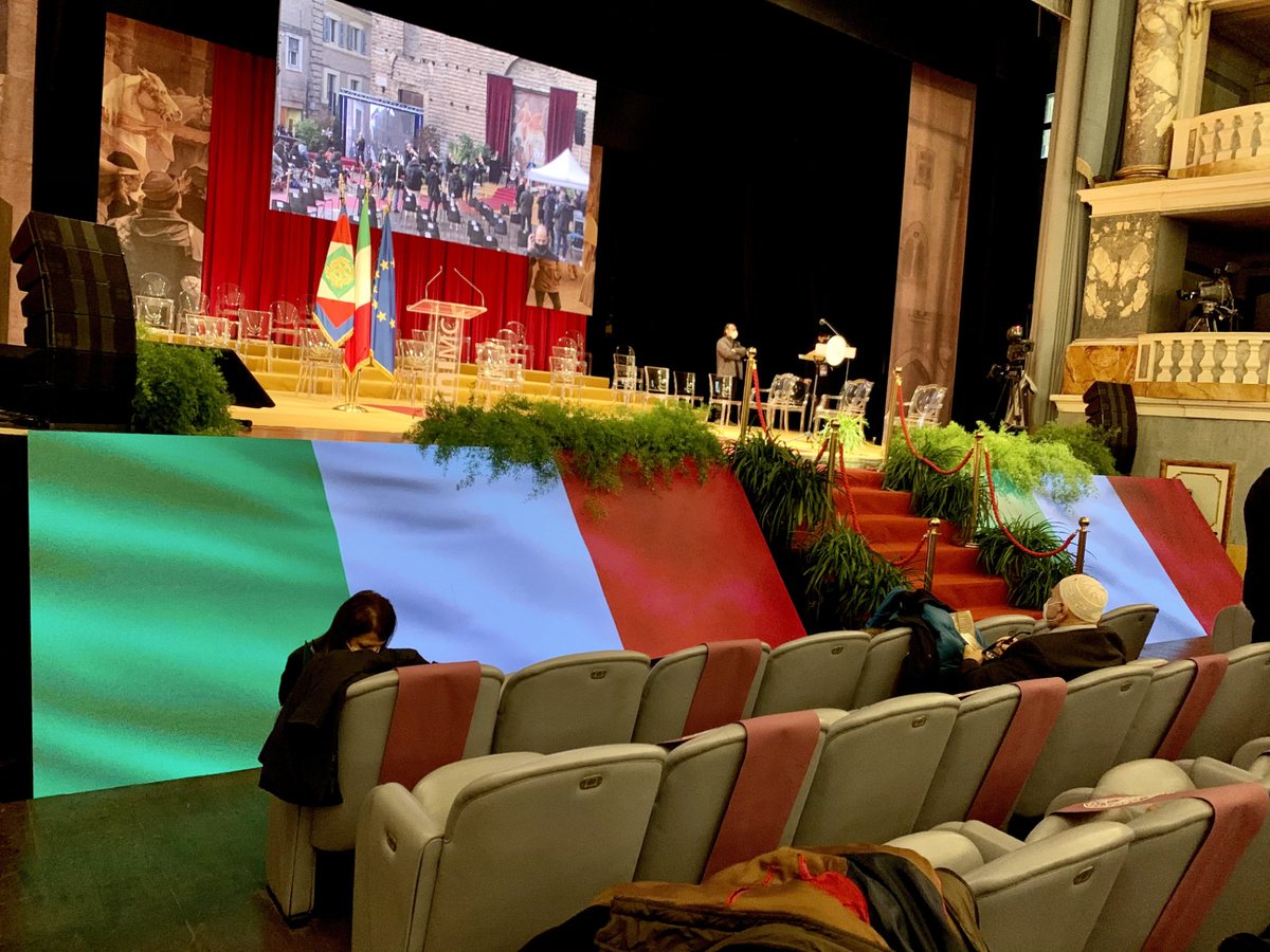 Ledwall Mosaiko installato per 730° Anniversario UNIMC Macerata (Teatro Lauro) — 2