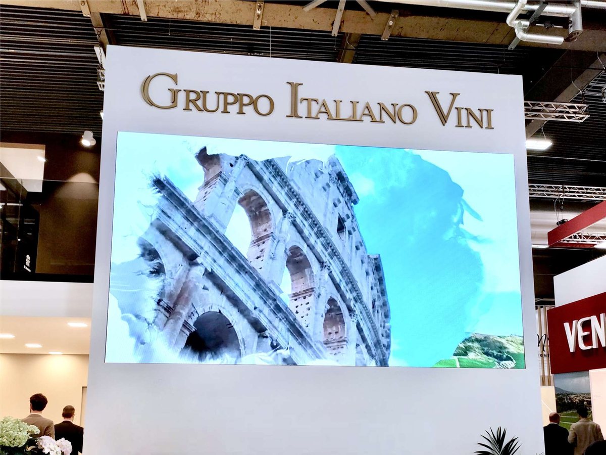 Ledwall Mosaiko installato per Vinitaly Verona — 2